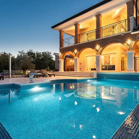 Santa Maria Villa *