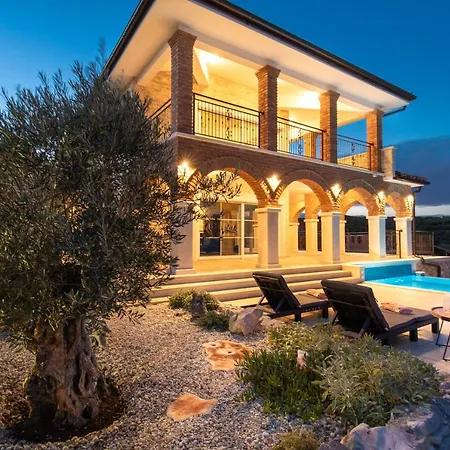 Santa Maria Villa